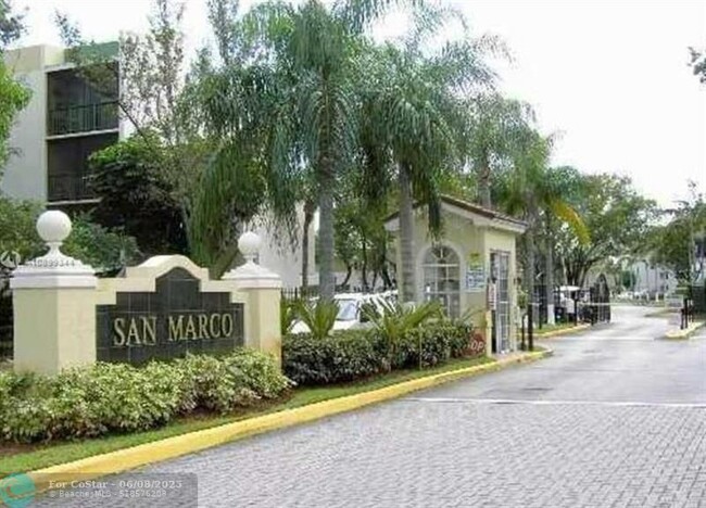 Primary Photo - 8810 Fontainebleau Blvd