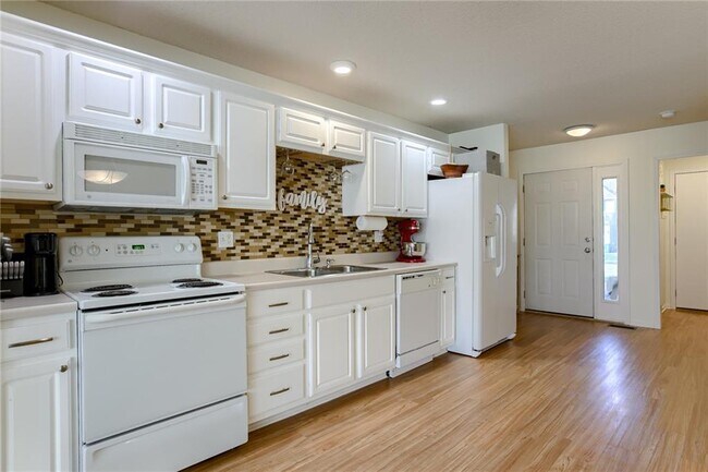 Building Photo - 2157 SW Rambling Vine Rd