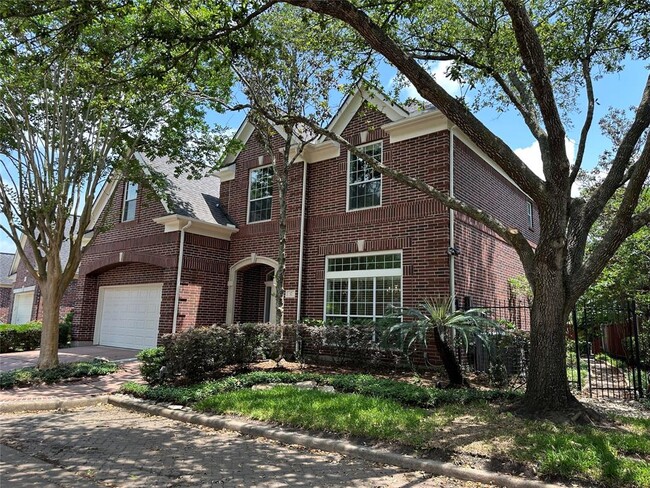 Primary Photo - 17 Ambleside Crescent Dr