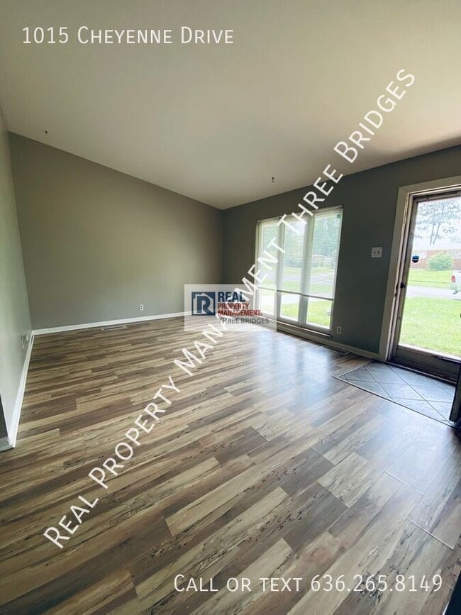 Building Photo - 1015 Cheyenne Dr