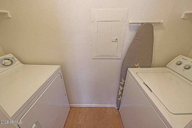 Building Photo - 1701 E Colter St