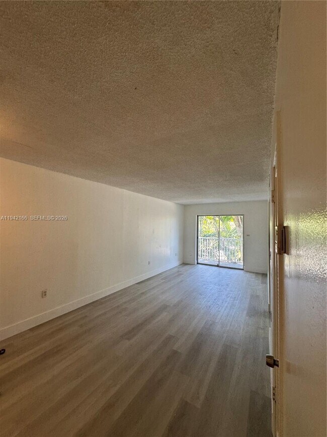 Building Photo - 645 NE 121st St