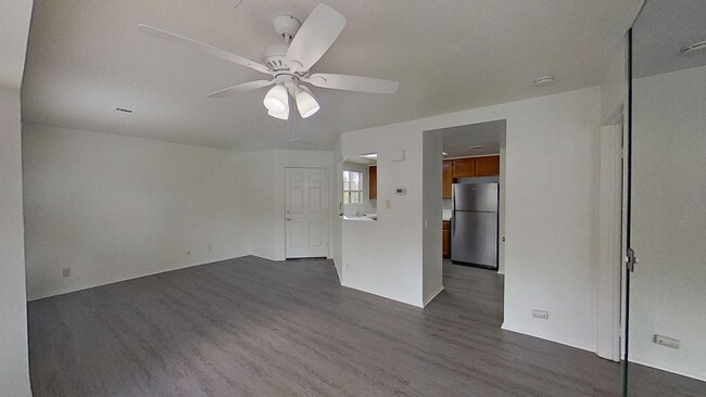 Building Photo - Remodeled 1 Bedroom 1 Bath Condo in Laguna...