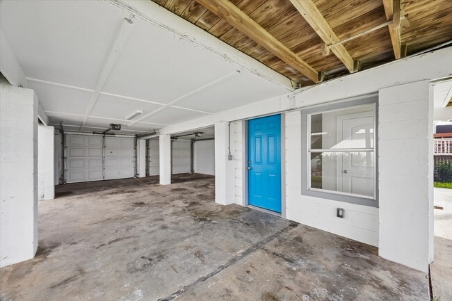 Building Photo - 1079 Redfish St