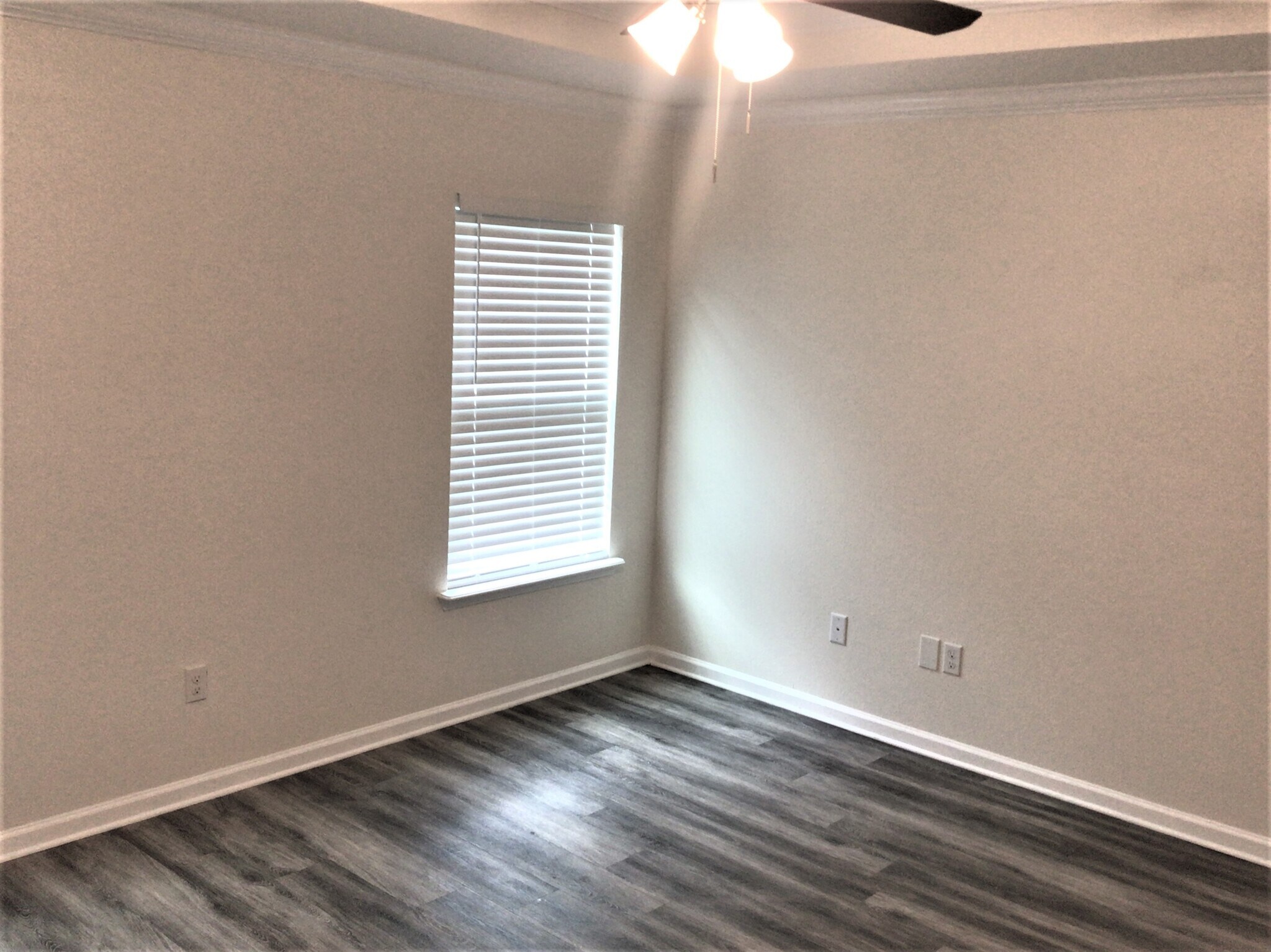 Building Photo - 12430 Jovana Rd