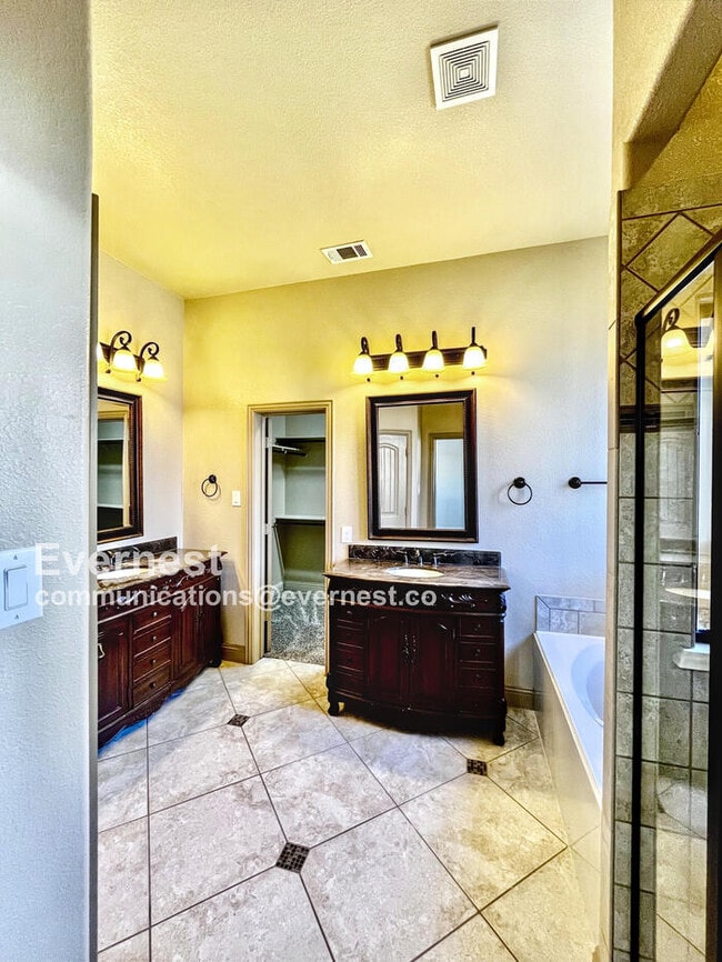 Building Photo - 16709 Stillhouse Hollow Ct