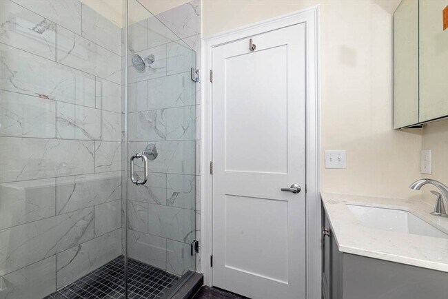 Building Photo - 70-72 Stanley Ave