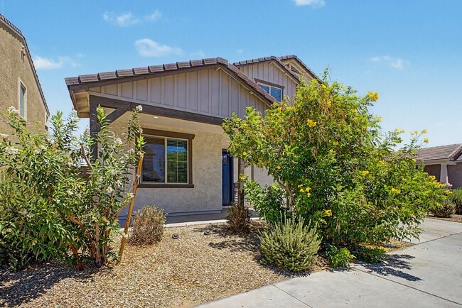 Building Photo - Gated community 4 bedroom home with community pool