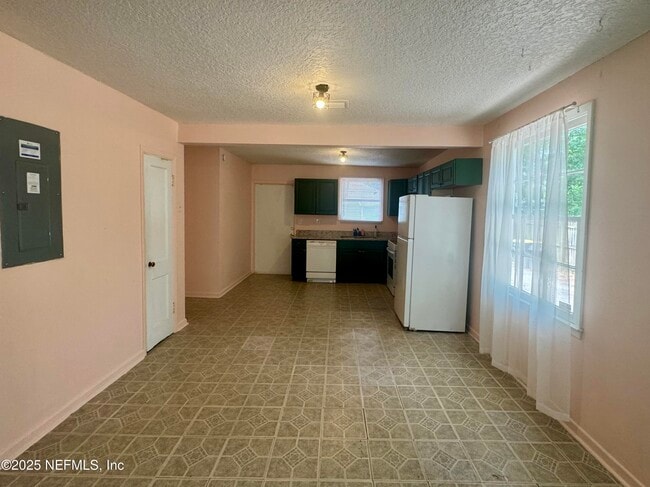 Building Photo - 3535 Rosselle St