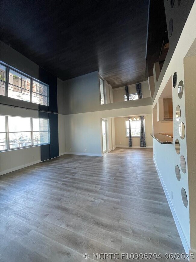 Building Photo - 401 Golden Isles Dr