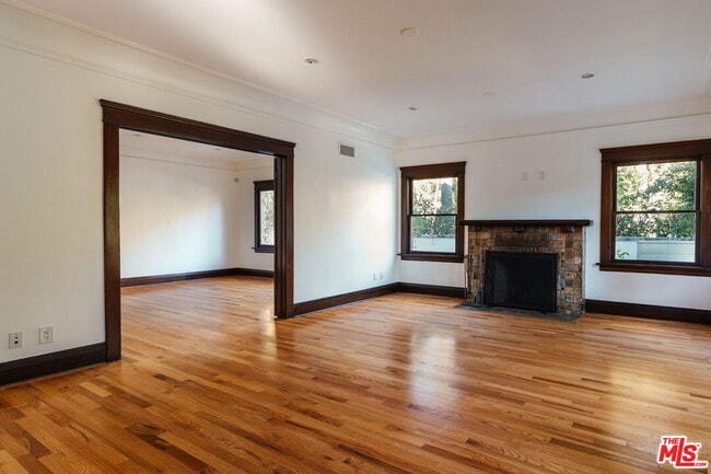 Building Photo - 2027 Canyon Dr