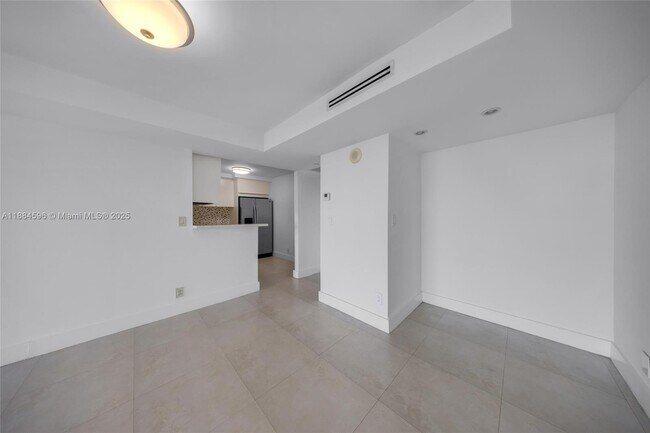 Building Photo - 20301 W Country Club Dr