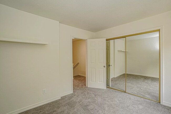 Building Photo - Two bedroom Townhouse near Ashland Community Hospital
