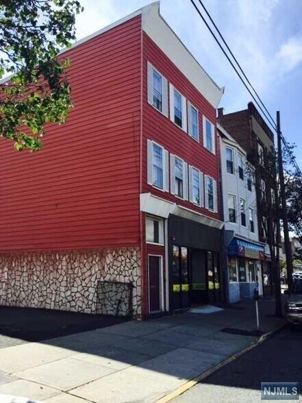 Building Photo - 525 Harrison Ave