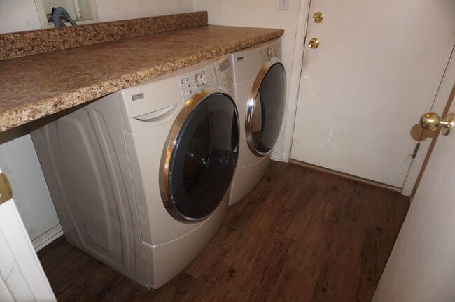 Building Photo - Great 4Bdm 2Ba single story home near U of A!