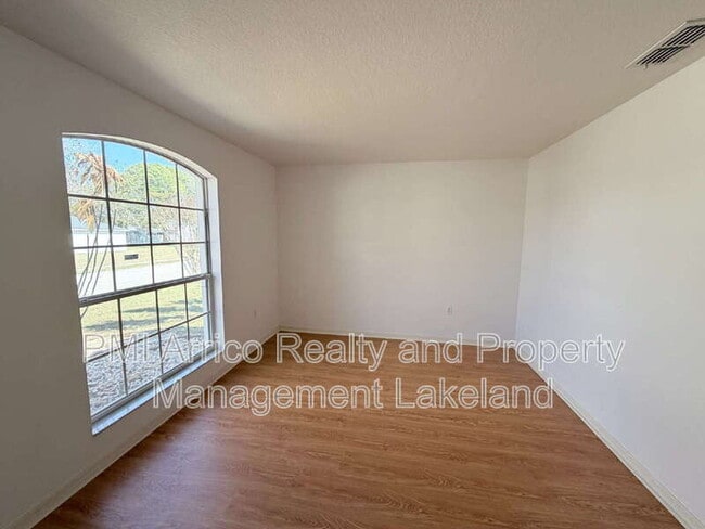 Building Photo - 5688 Fischer Dr