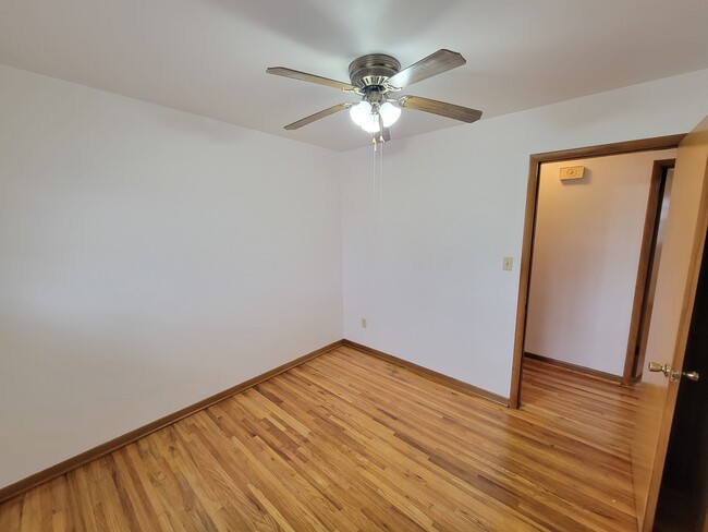 Building Photo - 2316 Royal Dr