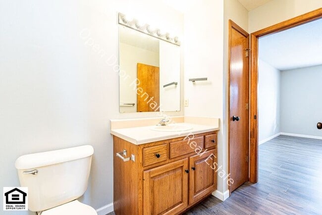 Building Photo - 1420 Flagstone Dr