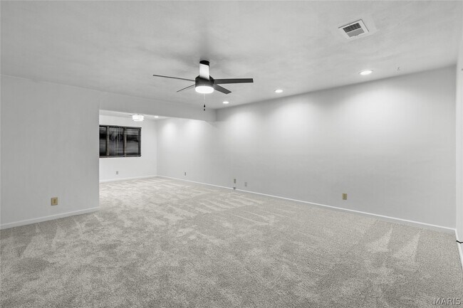 Building Photo - 307 Britanna Dr
