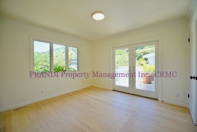 Building Photo - 3 Bartel Ct