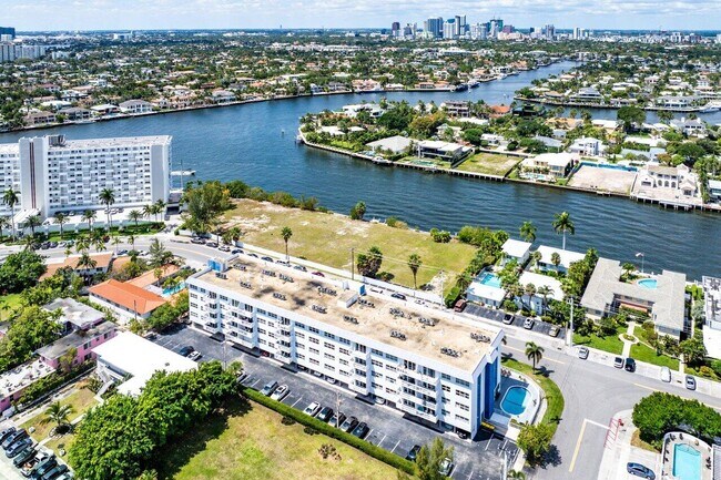 Building Photo - 550 Bayshore Dr