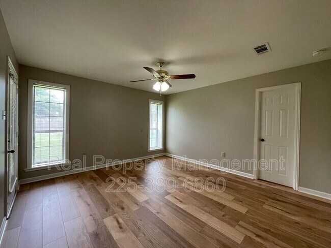 Building Photo - 2422 Riverside Dr
