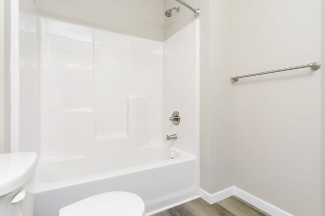 Building Photo - Like New, for RENT 3bd 3ba 2 car attached garage END UNIT available June 01