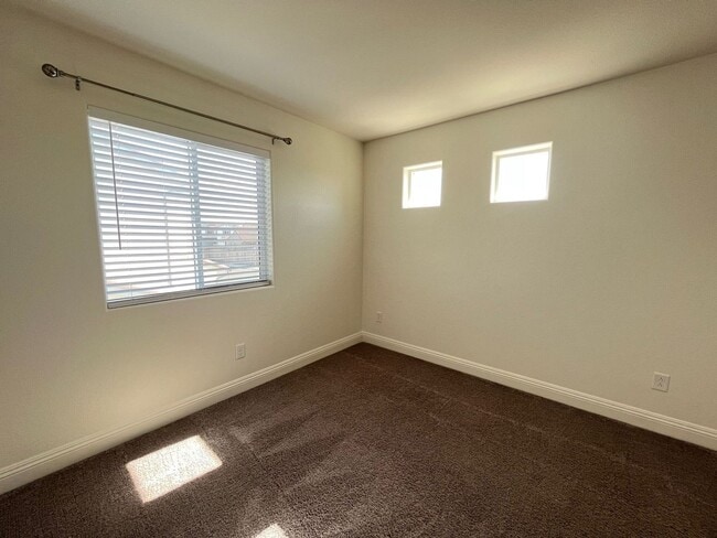 Building Photo - 307 Ninos Dr