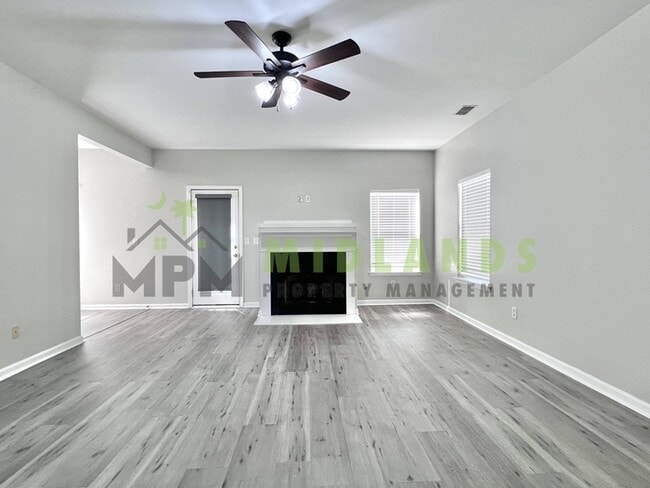 Building Photo - 523 Whitewater Dr