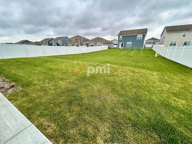 Building Photo - 10360 Blaine St