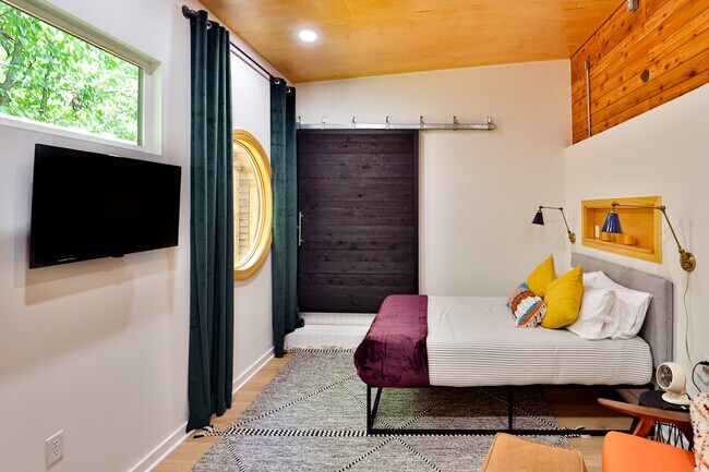 Building Photo - 55 Lynn St