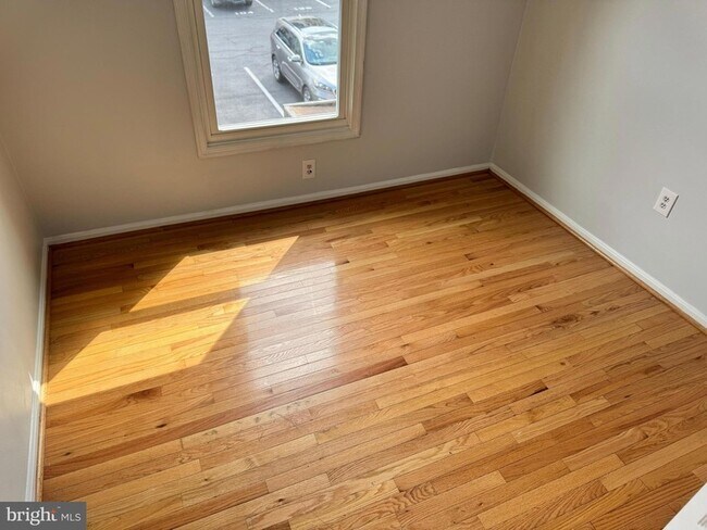 Building Photo - 7527 Belle Grae Dr