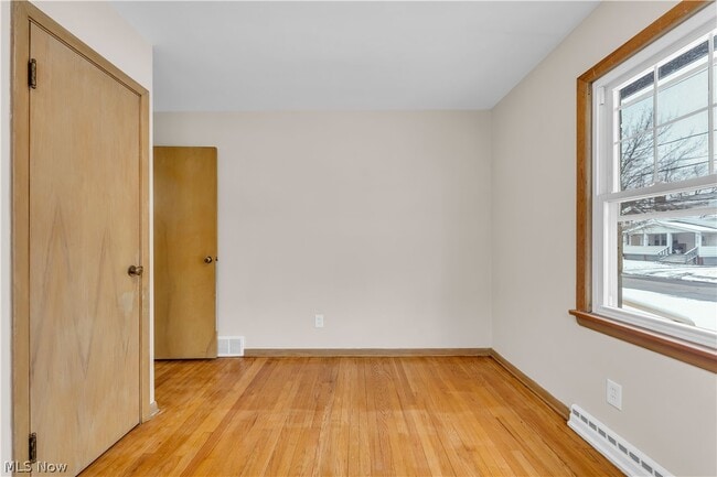 Building Photo - 21980 Ivan Ave