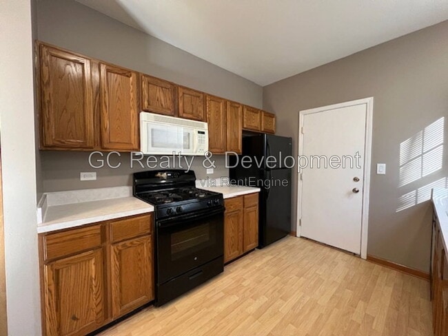 Building Photo - 159 Shorewood Dr