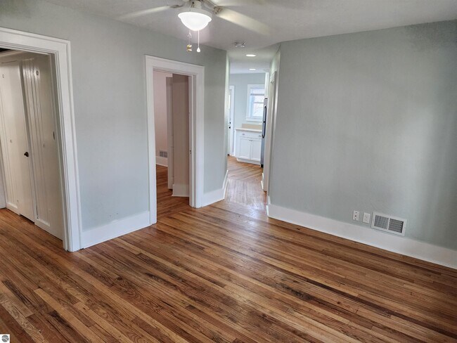 Building Photo - 620 W Ninth St