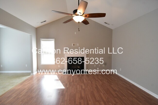 Building Photo - 3637 Crosswinds Dr