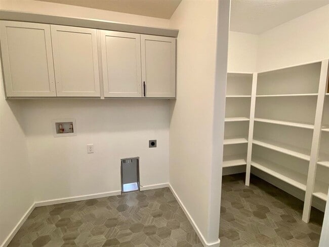 Building Photo - Beautiful 3 Bed, 2 Bath House in Airway He...