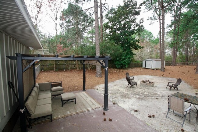 Building Photo - 520 N Hale St