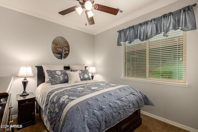 Building Photo - 421 W Leatherwood Ave