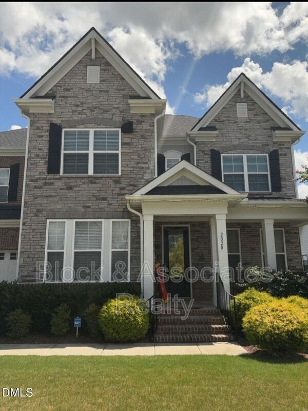 Building Photo - 2020 Edens Ridge Ave