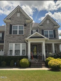 Building Photo - 2020 Edens Ridge Ave