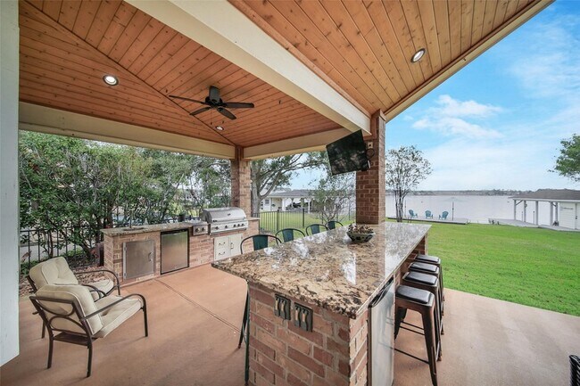 Building Photo - 9698 E Shore Dr