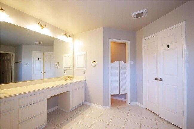 Building Photo - 14814 Forest Trails Dr