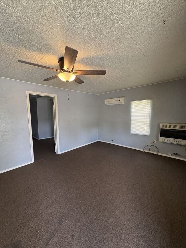 Building Photo - 321 S Oak Ave