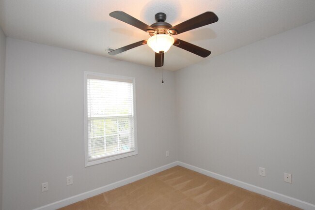 Building Photo - 730 Northview Dr