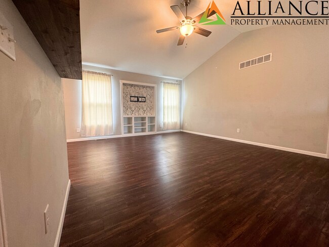 Building Photo - Beautiful Home in Rock Creek School District!