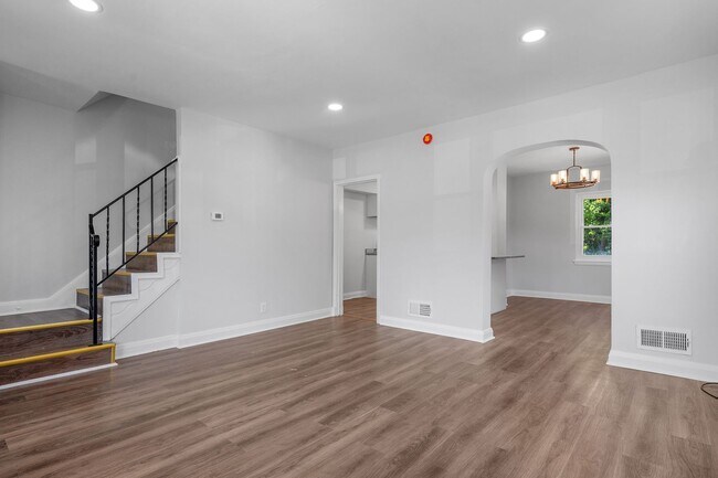 Building Photo - PENDING - Newly Renovated 3 Bedroom 2 Bathroom in
