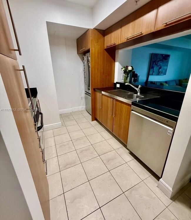 Building Photo - 610 W Las Olas Blvd