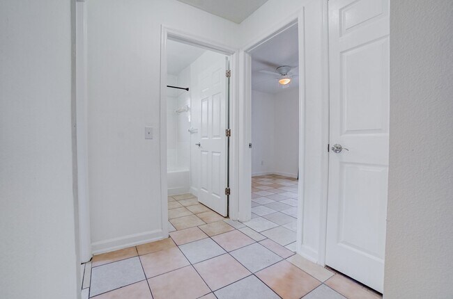 Building Photo - Very Nice 3/2 Home w/ Fenced Yard in St. Cloud with Bonus Room