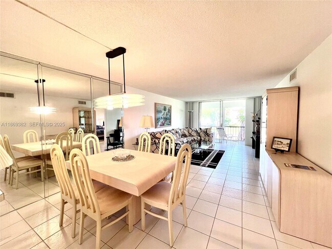 Building Photo - 671 S Hollybrook Dr